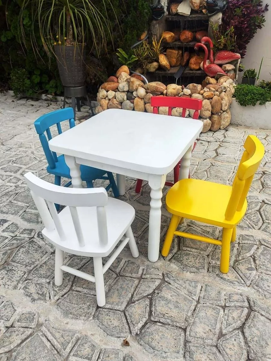 Jogo De Mesa Infantil Com 4 Cadeiras Coloridas Disa Móveis