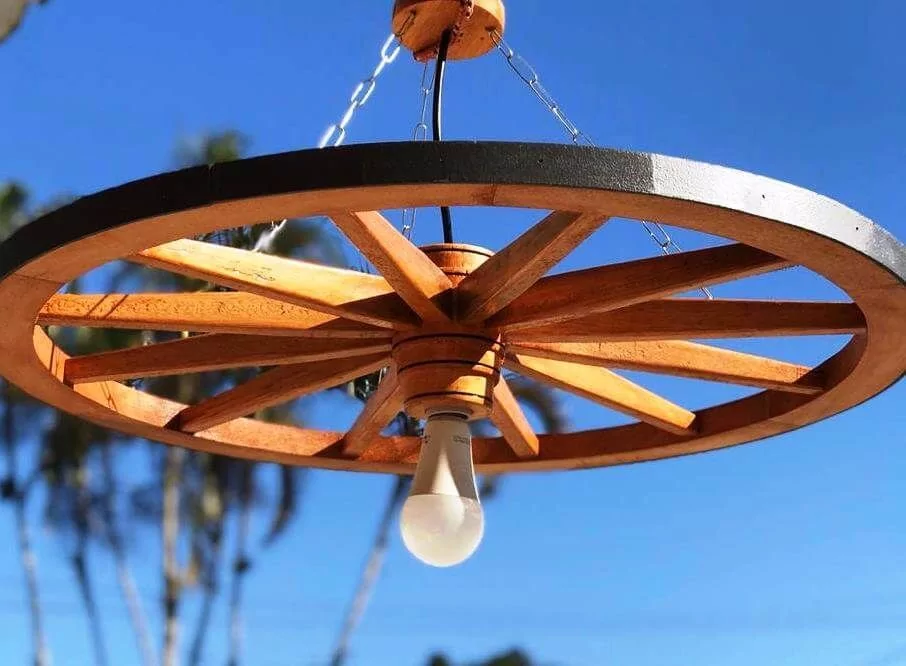 Lustre Com Roda De Carroça Médio 0,48m De Madeira Maciça Móveis Rústicos BV Magazine