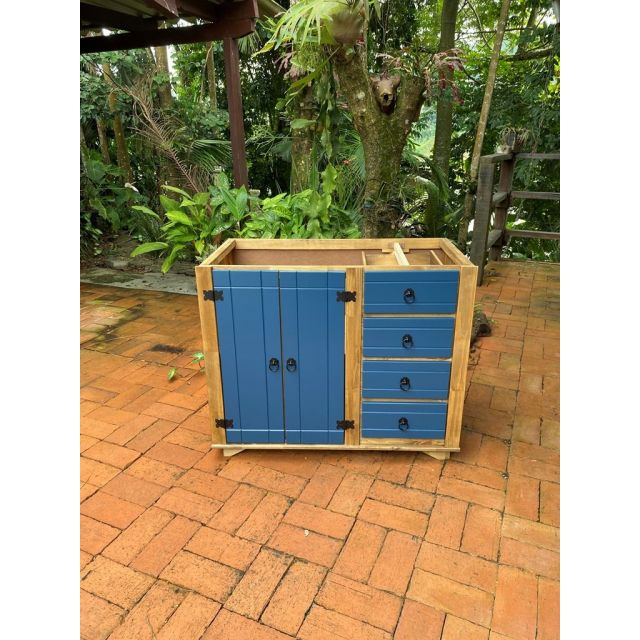 Balcão De Pia 2 Portas E 4 Gavetas Com Detalhes Em Azul De Madeira Maciça Móveis Rio Negrinho Balcão De Pia 2 Portas E 4 Gavetas Com Detalhes Em Azul De Madeira Maciça Móveis Rio Negrinho