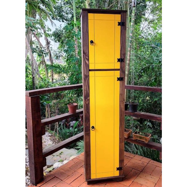 Paneleiro 2 Portas Com Detalhes Em Amarelo De Madeira Maciça Móveis Rio Negrinho Paneleiro 2 Portas Com Detalhes Em Amarelo De Madeira Maciça Móveis Rio Negrinho