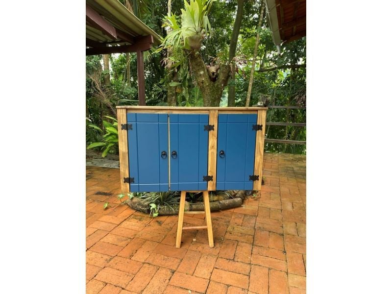 Aéreo 1,00m 3 Portas Fechadas Com Detalhes Em Azul De Madeira Maciça Móveis Rio Negrinho Aéreo 1,00m 3 Portas Fechadas Com Detalhes Em Azul De Madeira Maciça Móveis Rio Negrinho