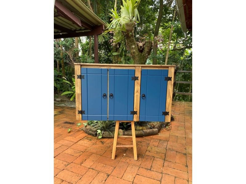 Aéreo 1,20m 3 Portas Fechadas Com Detalhes Em Azul De Madeira Maciça Móveis Rio Negrinho Aéreo 1,20m 3 Portas Fechadas Com Detalhes Em Azul De Madeira Maciça Móveis Rio Negrinho