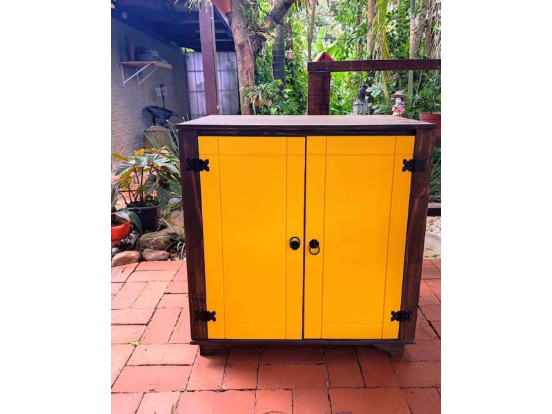 Balcão 80cm 2 Portas Com Detalhes Em Amarelo De Madeira Maciça Móveis Rio Negrinho Balcão 80cm 2 Portas Com Detalhes Em Amarelo De Madeira Maciça Móveis Rio Negrinho