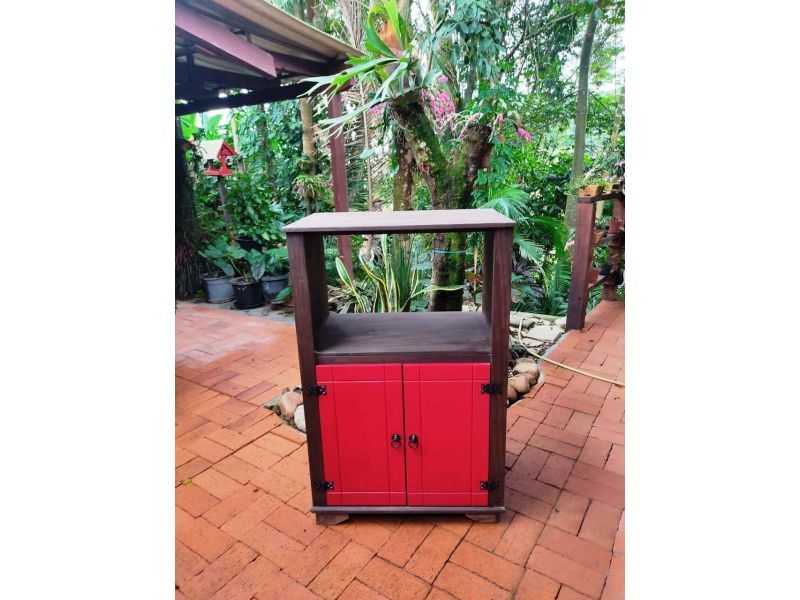 Balcão Multiuso Forno/Micro Com Detalhes Em Vermelho De Madeira Maciça Móveis Rio Negrinho Balcão Multiuso Forno/Micro Com Detalhes Em Vermelho De Madeira Maciça Móveis Rio Negrinho