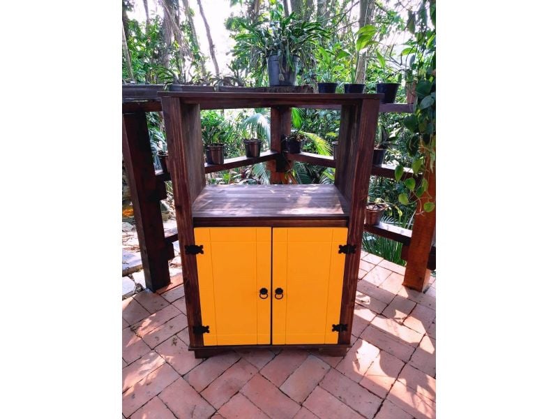 Balcão Multiuso Forno/Micro Com Detalhes Em Amarelo De Madeira Maciça Móveis Rio Negrinho Balcão Multiuso Forno/Micro Com Detalhes Em Amarelo De Madeira Maciça Móveis Rio Negrinho